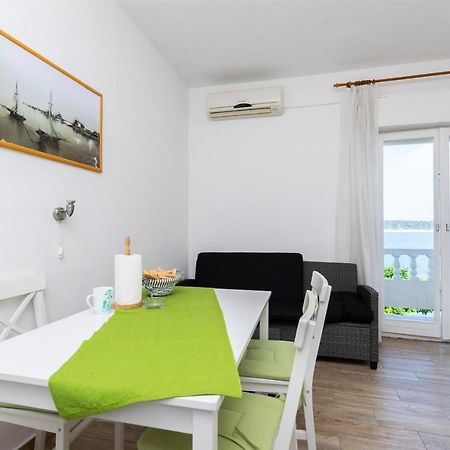 Apartments Biserka Barbat na Rabu Екстер'єр фото