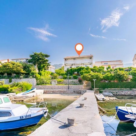 Apartments Biserka Barbat na Rabu Екстер'єр фото