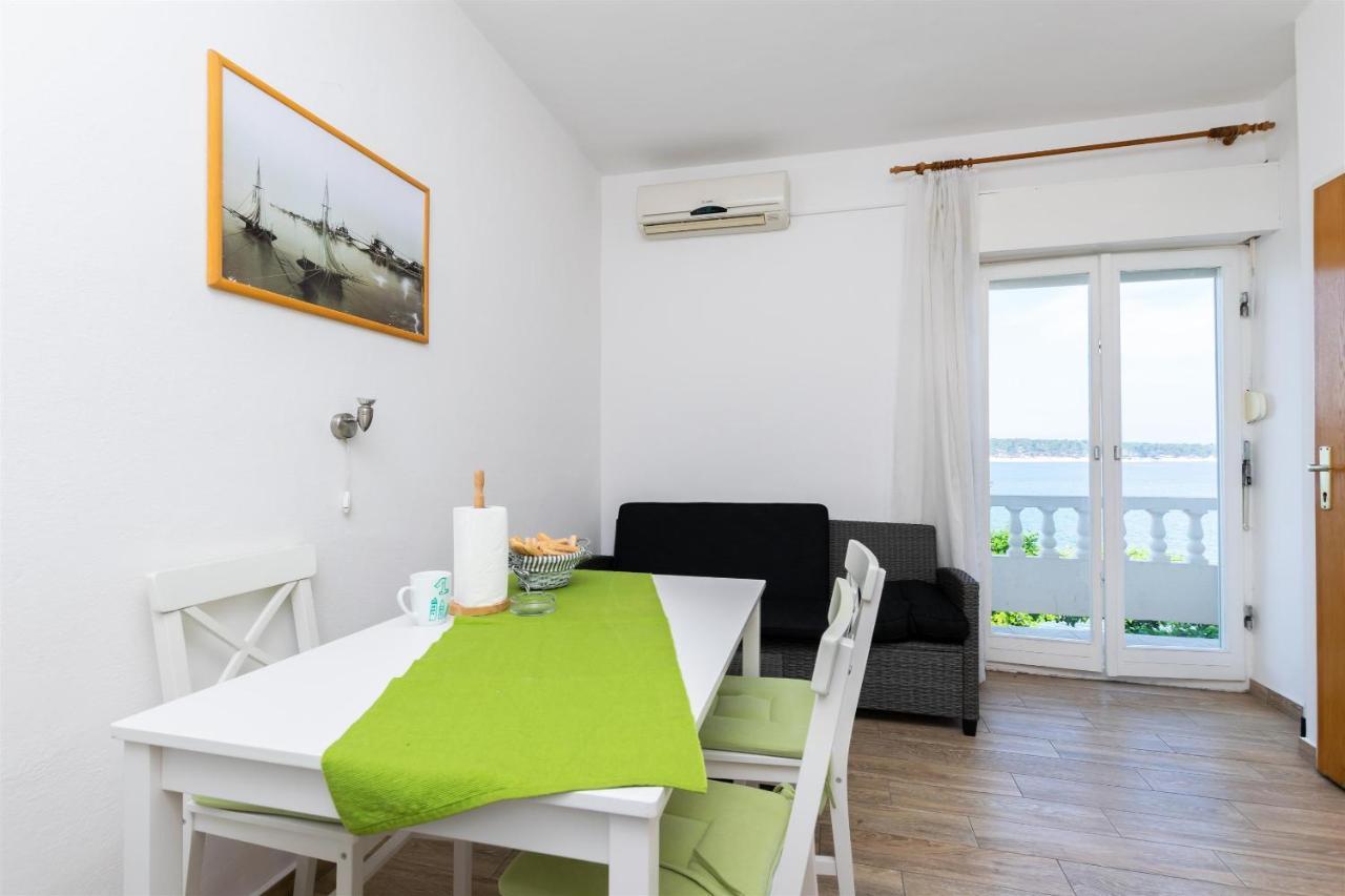 Apartments Biserka Barbat na Rabu Екстер'єр фото