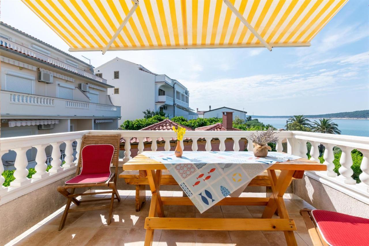 Apartments Biserka Barbat na Rabu Екстер'єр фото
