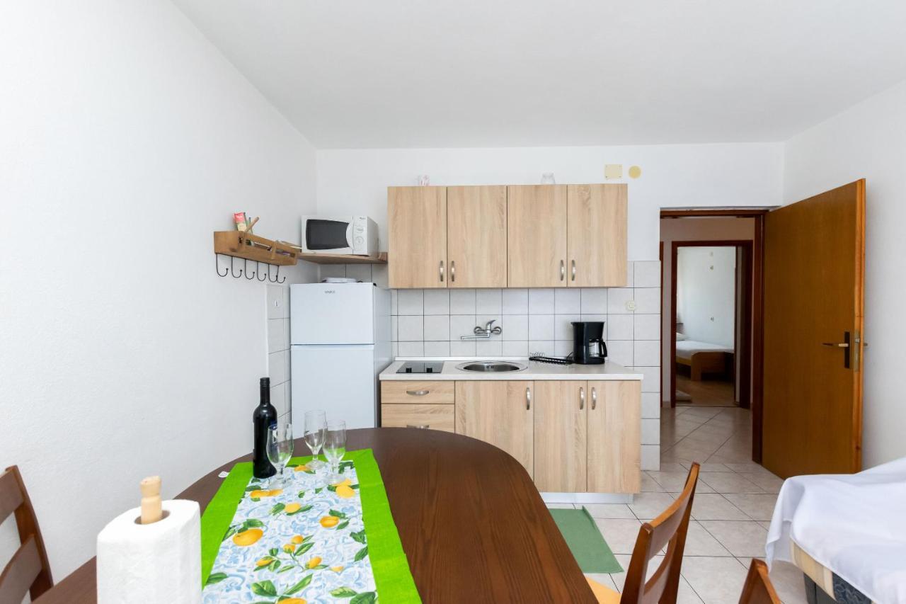 Apartments Biserka Barbat na Rabu Екстер'єр фото
