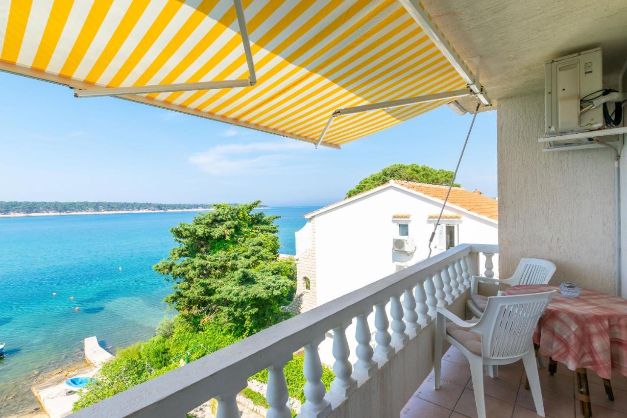 Apartments Biserka Barbat na Rabu Екстер'єр фото