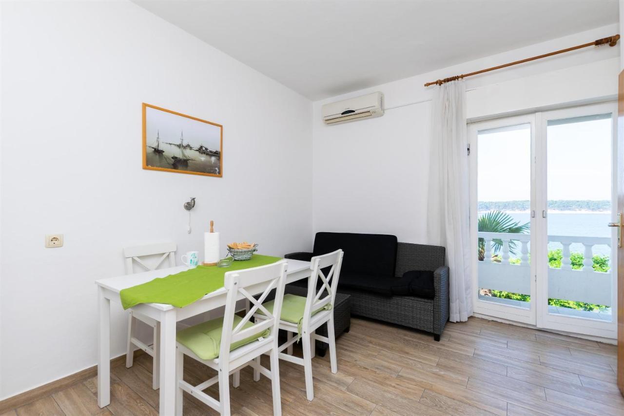 Apartments Biserka Barbat na Rabu Екстер'єр фото