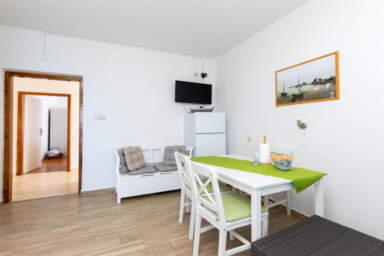 Apartments Biserka Barbat na Rabu Екстер'єр фото
