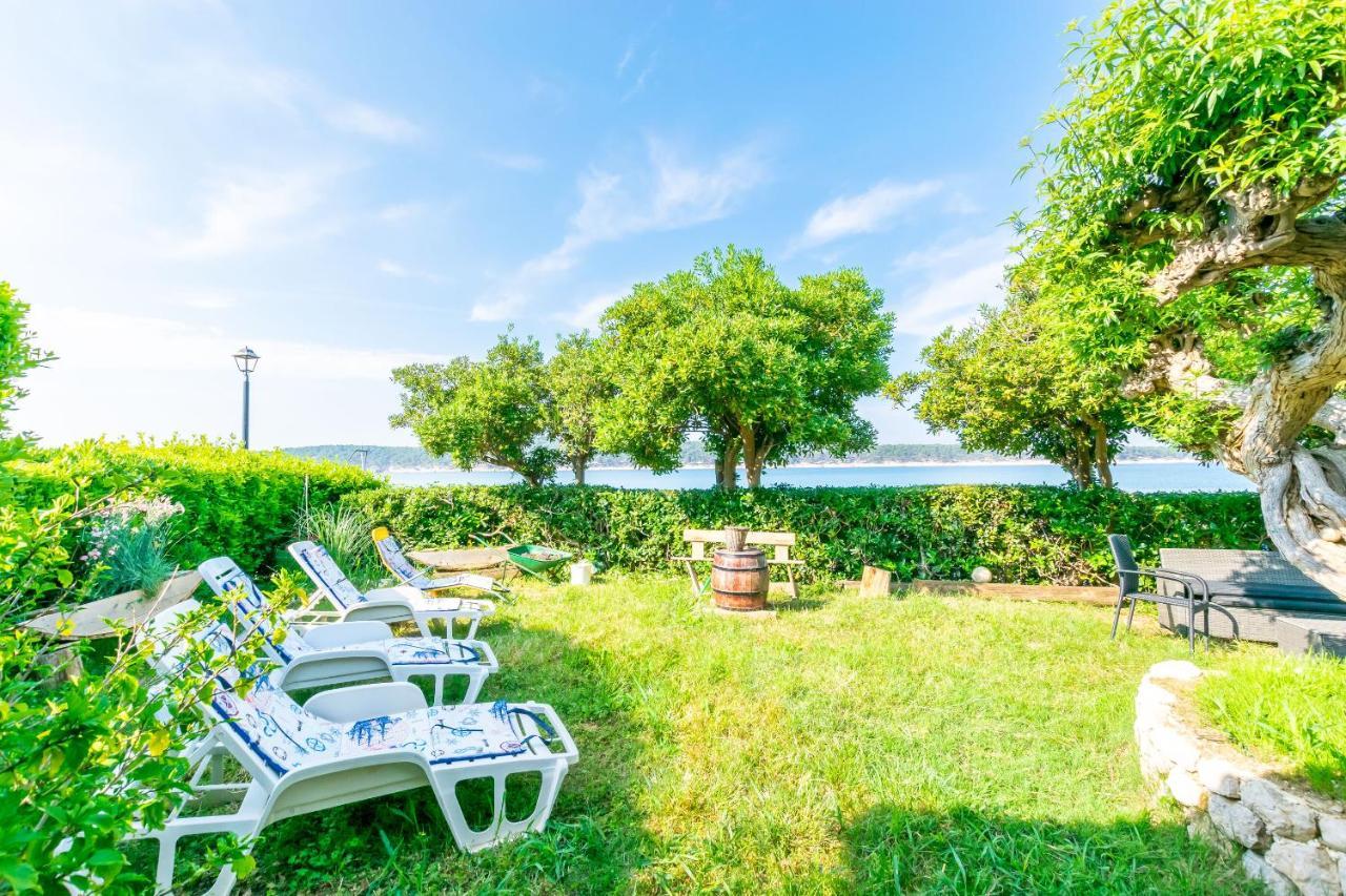 Apartments Biserka Barbat na Rabu Екстер'єр фото