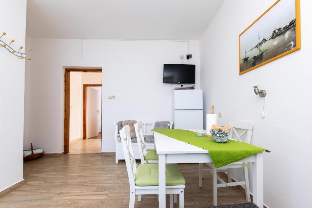 Apartments Biserka Barbat na Rabu Екстер'єр фото