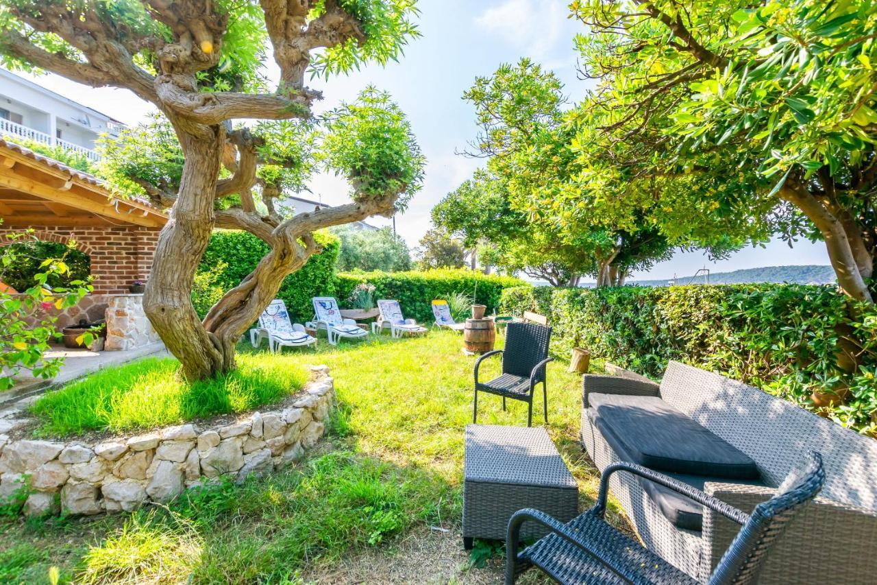 Apartments Biserka Barbat na Rabu Екстер'єр фото