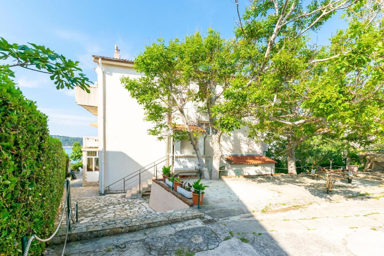 Apartments Biserka Barbat na Rabu Екстер'єр фото