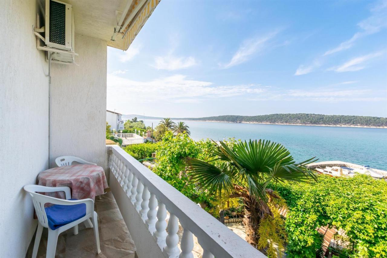 Apartments Biserka Barbat na Rabu Екстер'єр фото