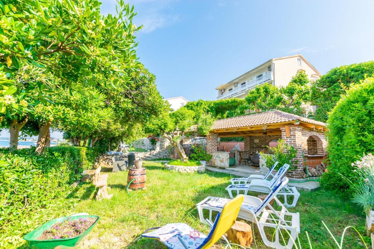 Apartments Biserka Barbat na Rabu Екстер'єр фото