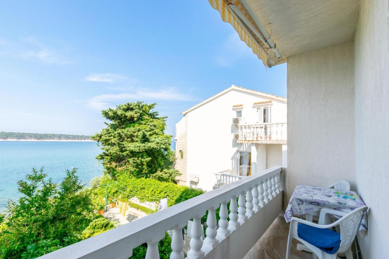Apartments Biserka Barbat na Rabu Екстер'єр фото