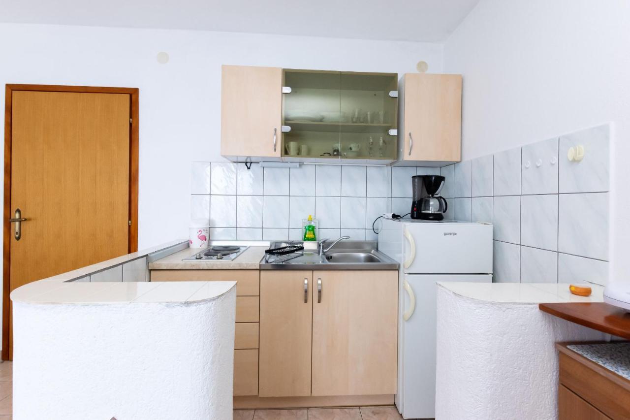 Apartments Biserka Barbat na Rabu Екстер'єр фото