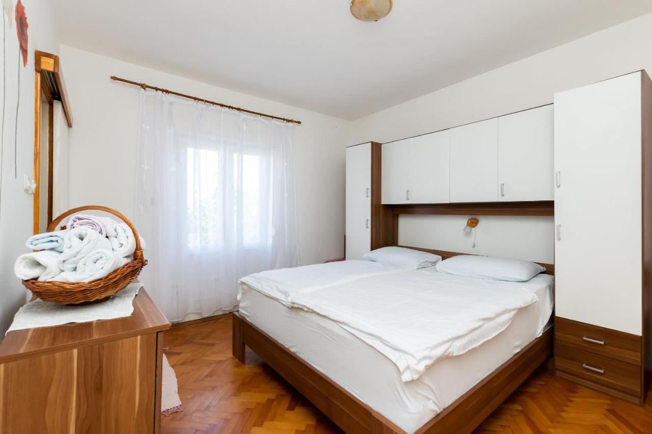 Apartments Biserka Barbat na Rabu Екстер'єр фото