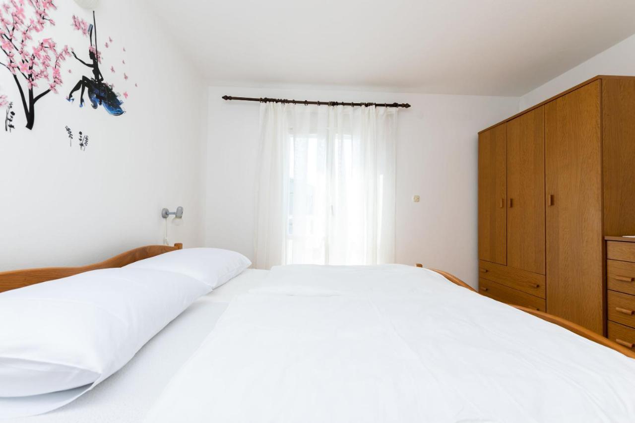 Apartments Biserka Barbat na Rabu Екстер'єр фото