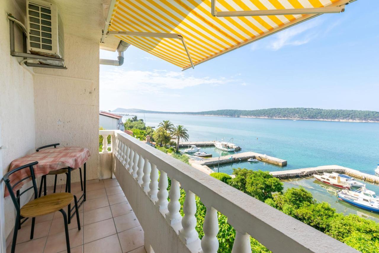 Apartments Biserka Barbat na Rabu Екстер'єр фото