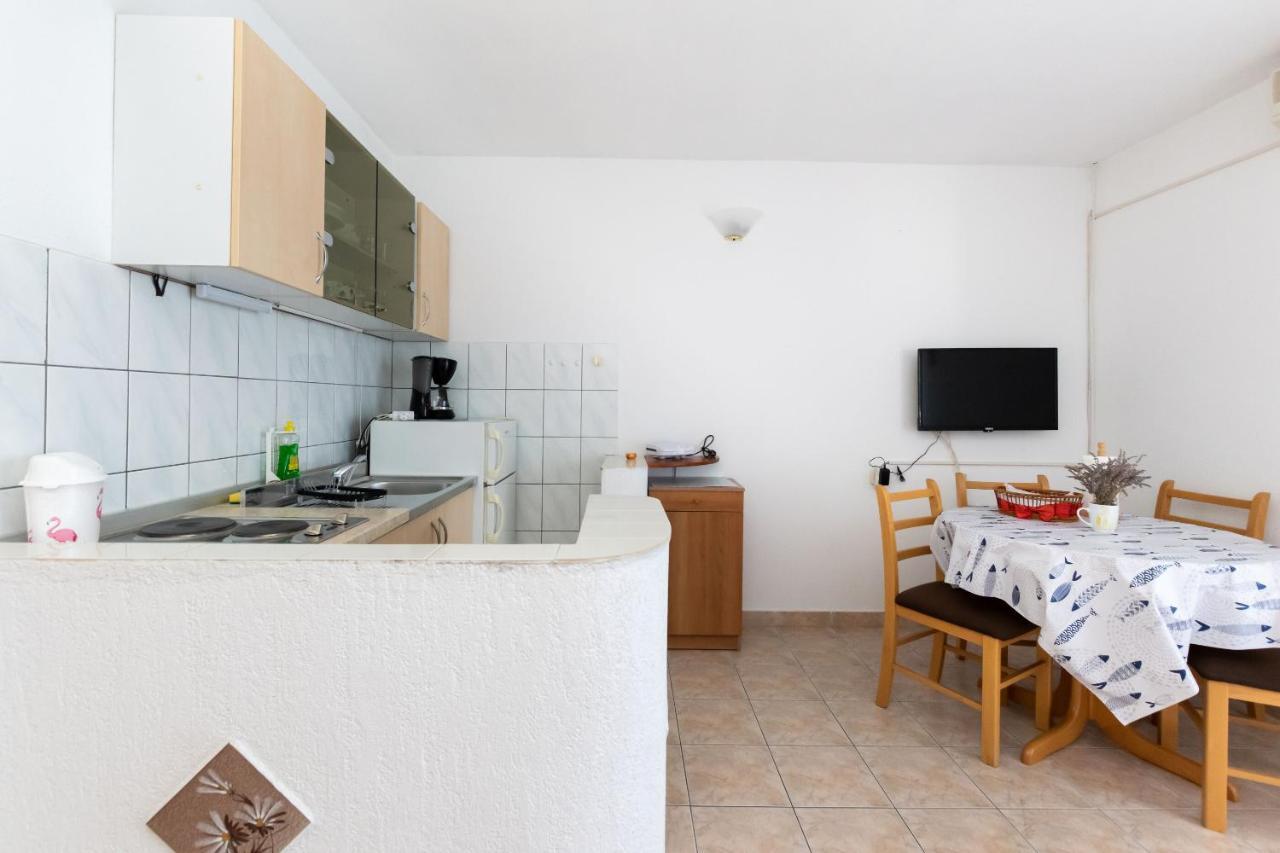 Apartments Biserka Barbat na Rabu Екстер'єр фото