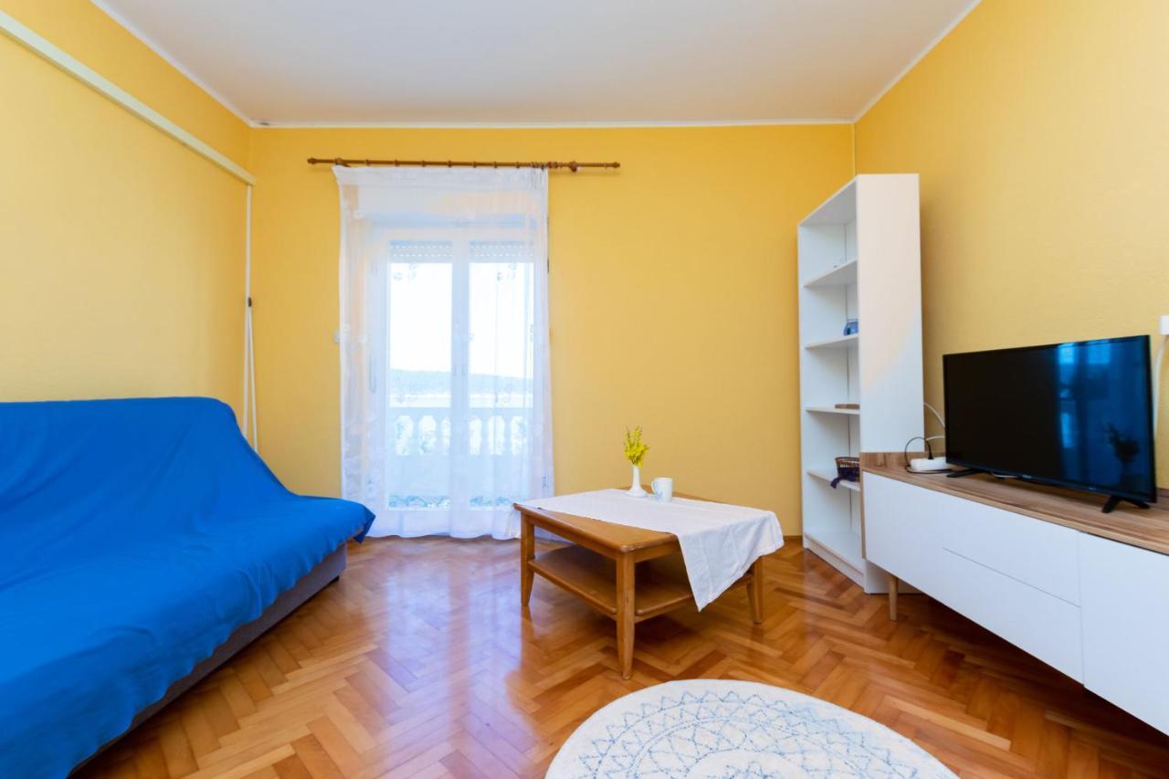Apartments Biserka Barbat na Rabu Екстер'єр фото