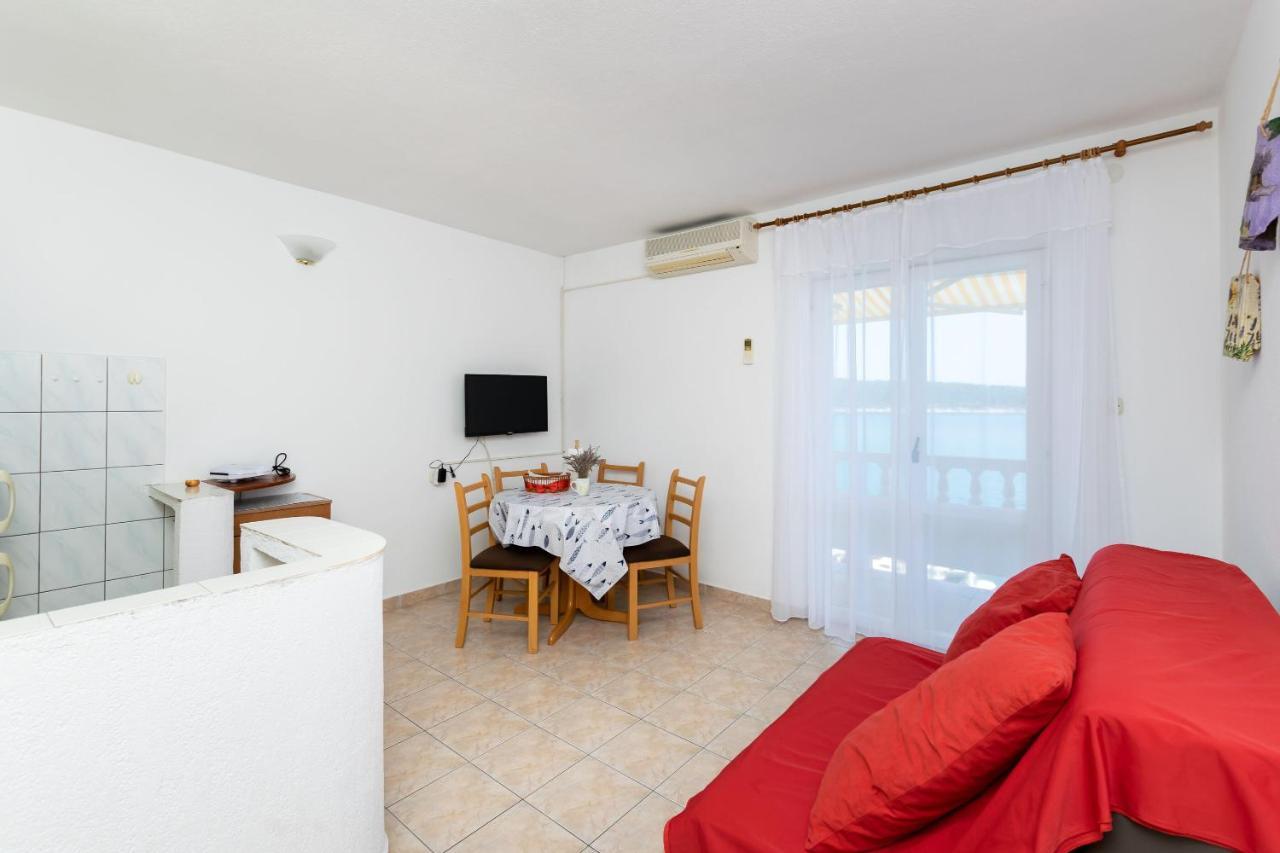 Apartments Biserka Barbat na Rabu Екстер'єр фото