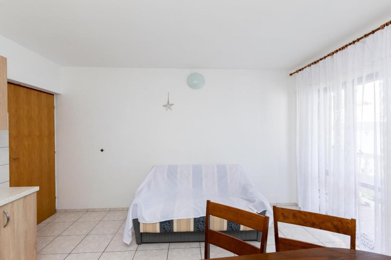 Apartments Biserka Barbat na Rabu Екстер'єр фото