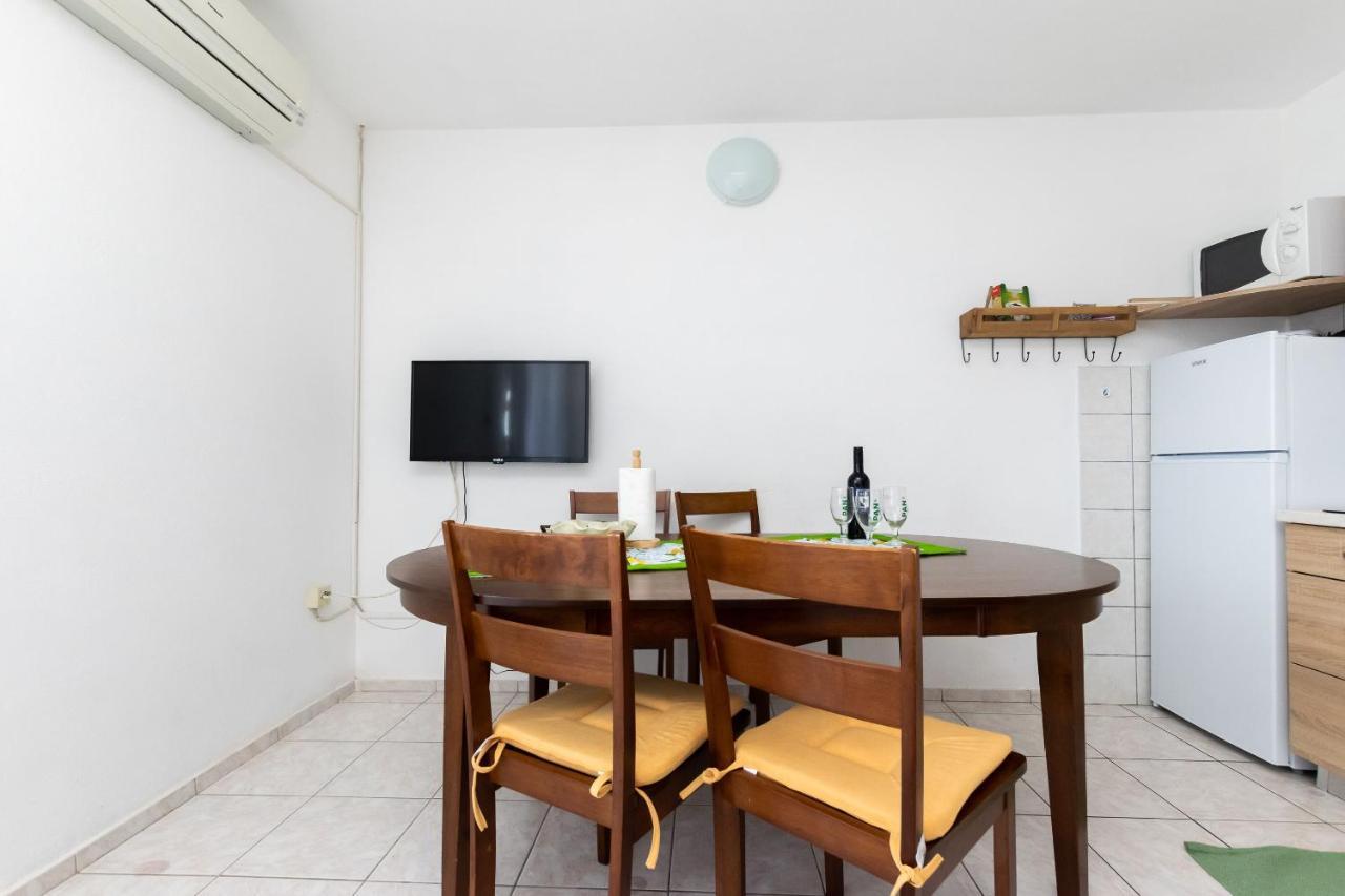 Apartments Biserka Barbat na Rabu Екстер'єр фото