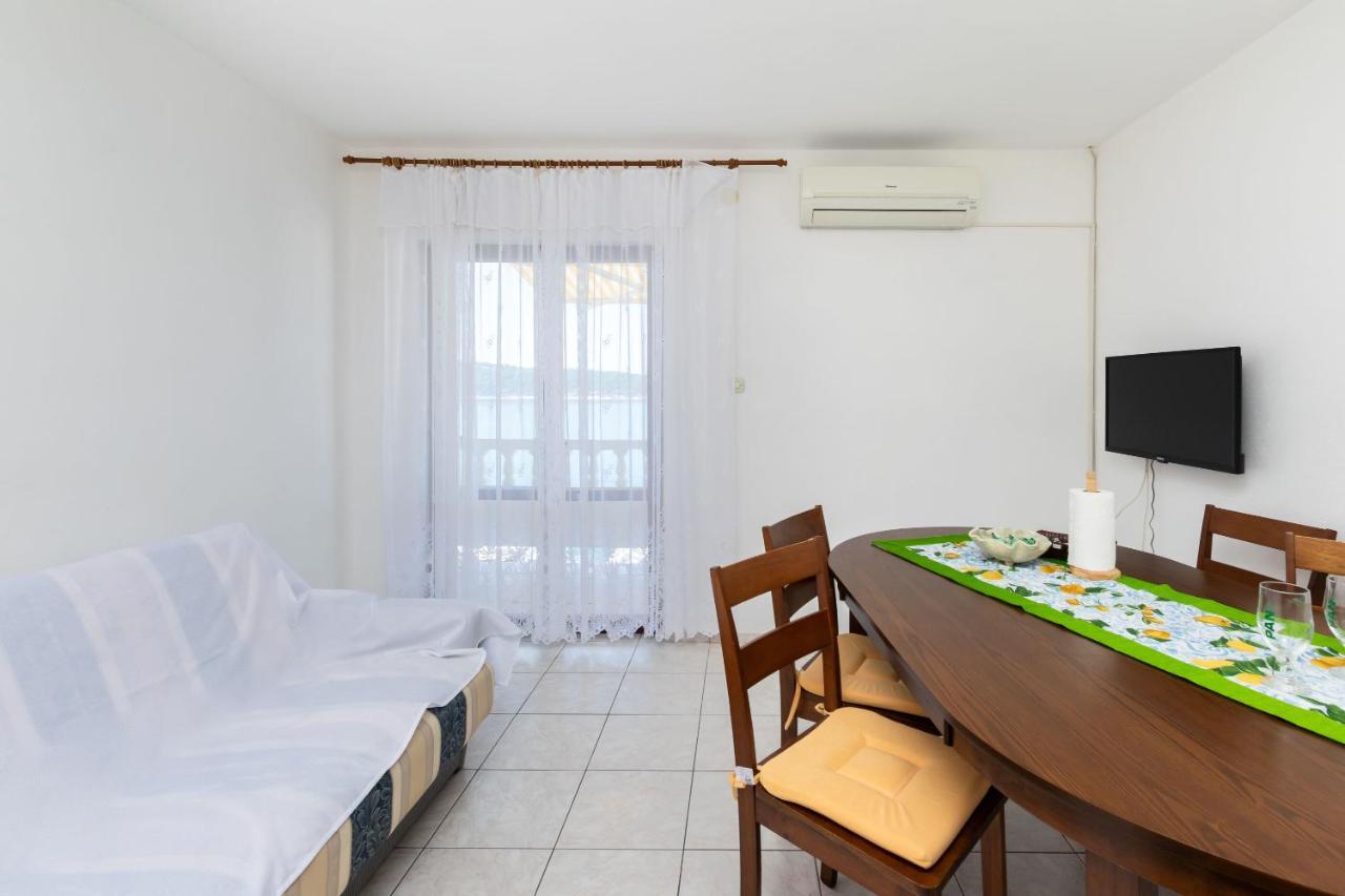 Apartments Biserka Barbat na Rabu Екстер'єр фото