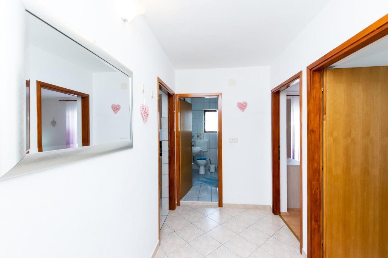 Apartments Biserka Barbat na Rabu Екстер'єр фото