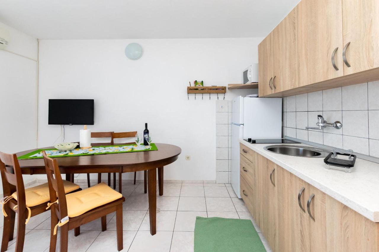 Apartments Biserka Barbat na Rabu Екстер'єр фото
