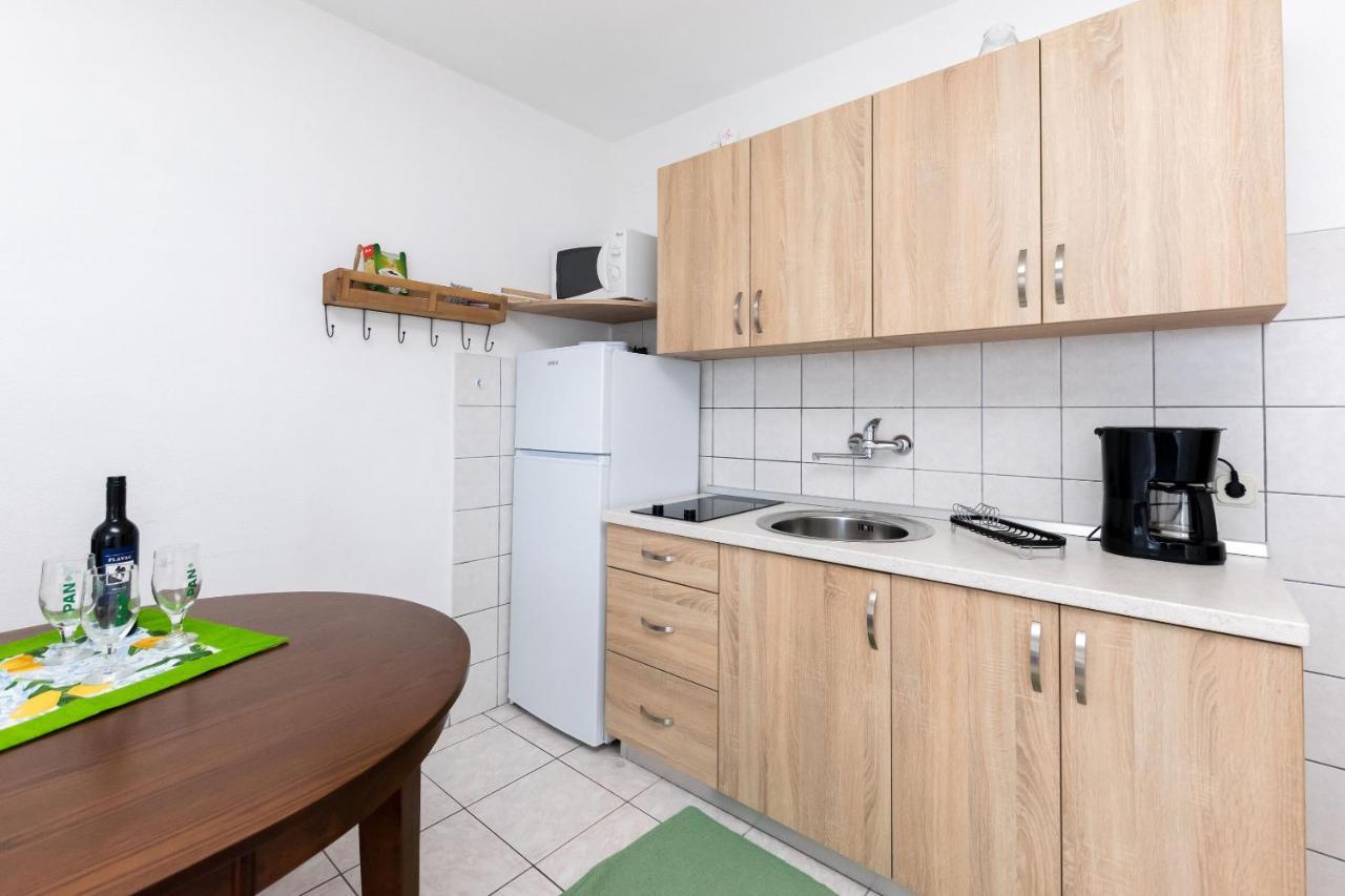 Apartments Biserka Barbat na Rabu Екстер'єр фото